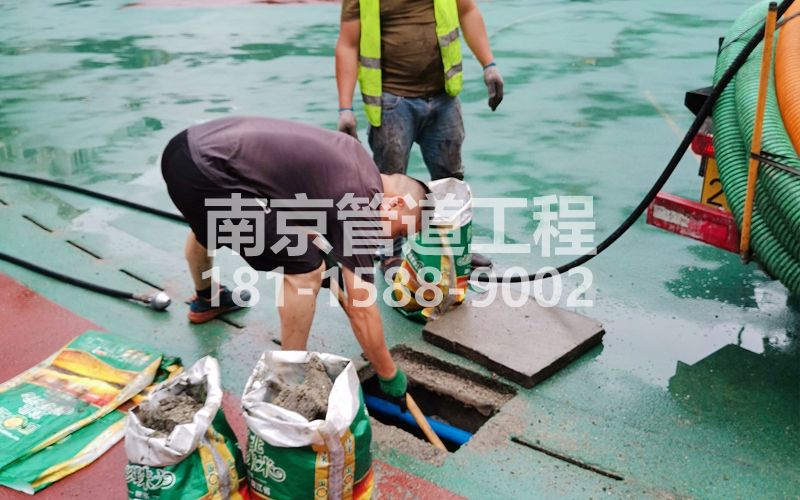 龙潭街管道清淤