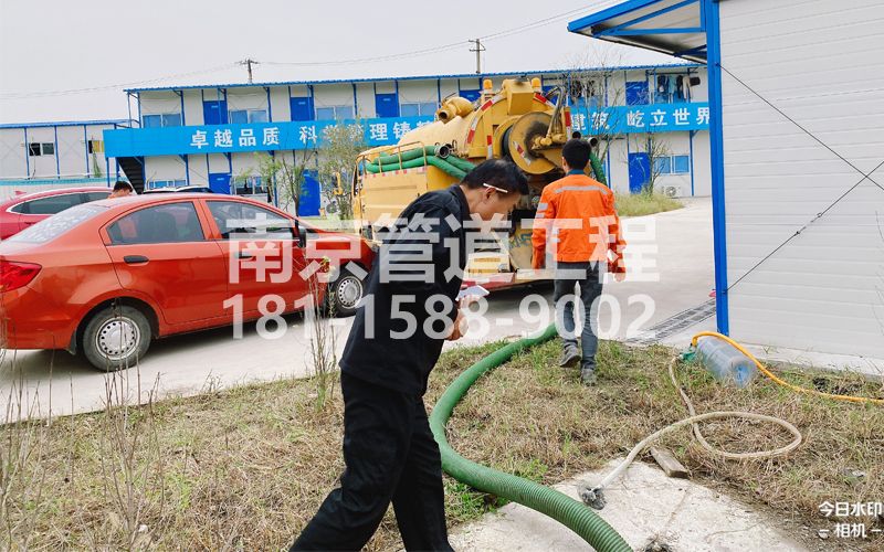 255龙潭街工地化粪池处理