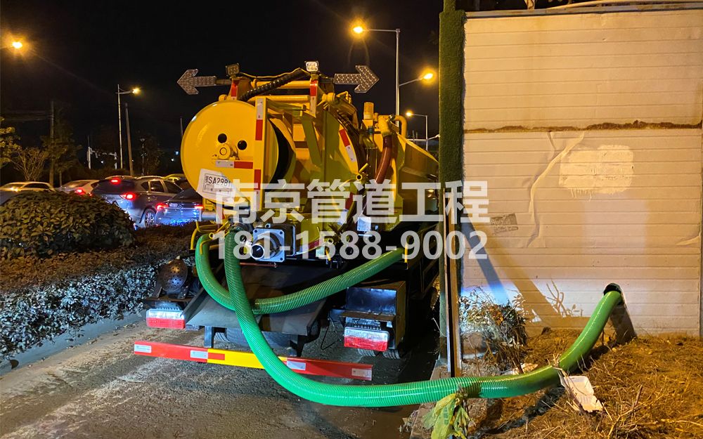 266龙潭街临时工地抽粪
