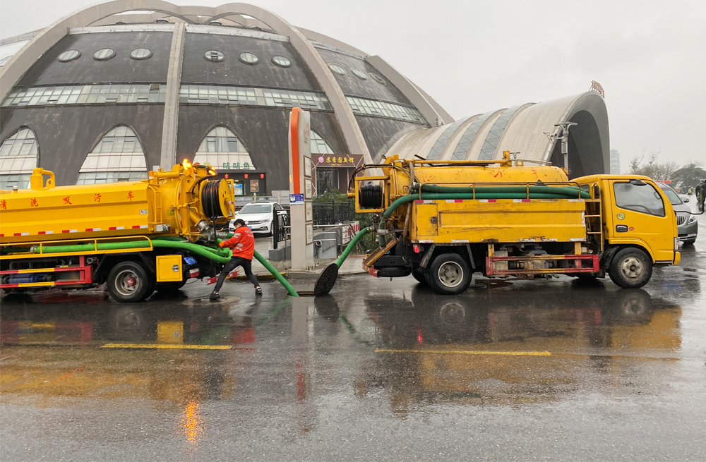 龙潭街商场管道清淤