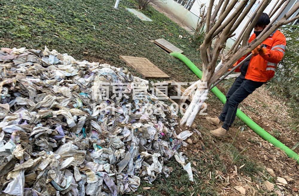 315龙潭街化粪池垃圾清理