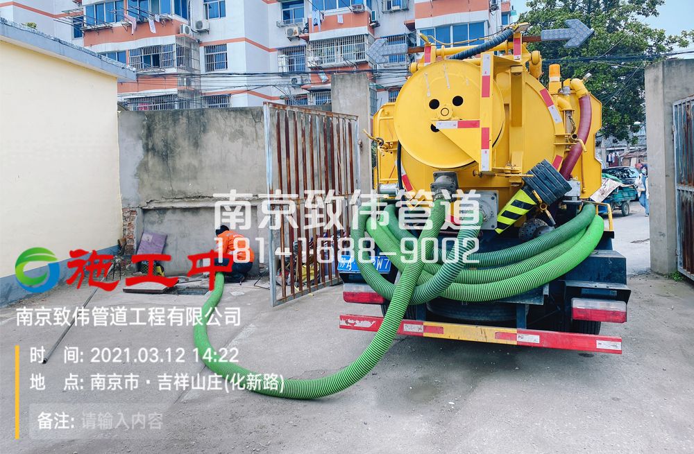 323龙潭街公厕化粪池清理
