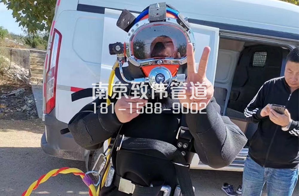 龙潭街沉淀池清底