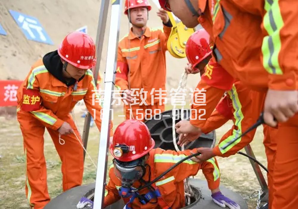 龙潭街有限空间作业