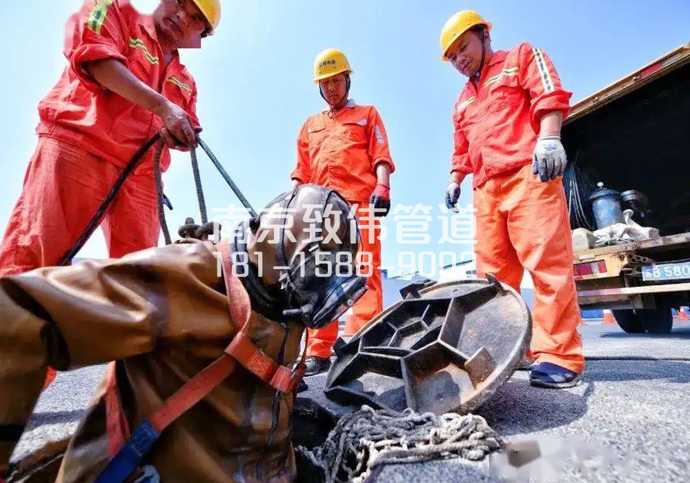 龙潭街有限空间作业